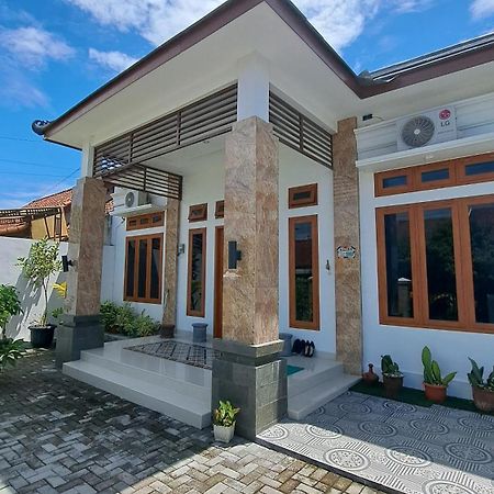 Family Homestay Near Malioboro Yogyakarta Exterior photo