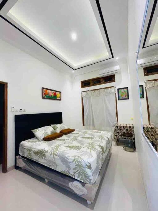 Family Homestay Near Malioboro Yogyakarta Exterior photo