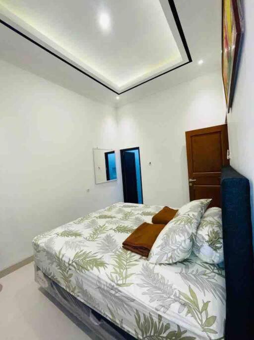 Family Homestay Near Malioboro Yogyakarta Exterior photo
