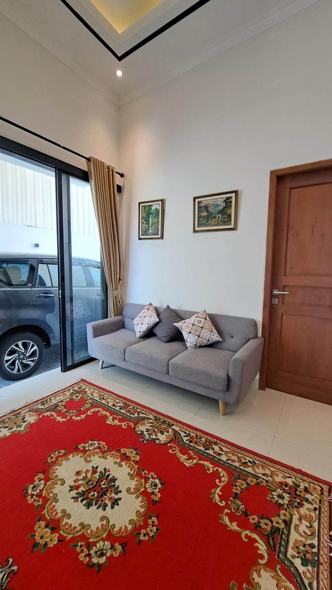 Family Homestay Near Malioboro Yogyakarta Exterior photo