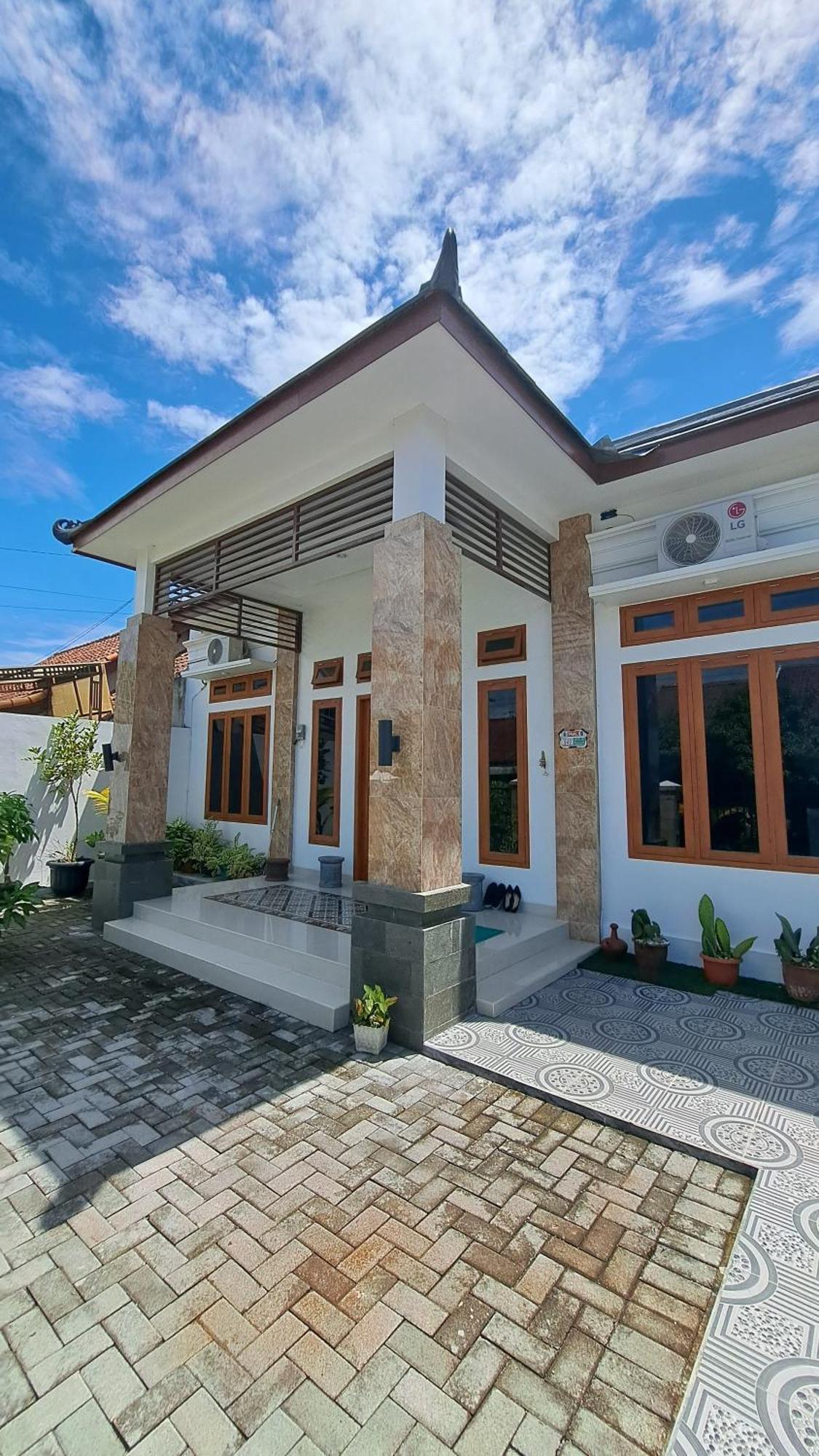 Family Homestay Near Malioboro Yogyakarta Exterior photo